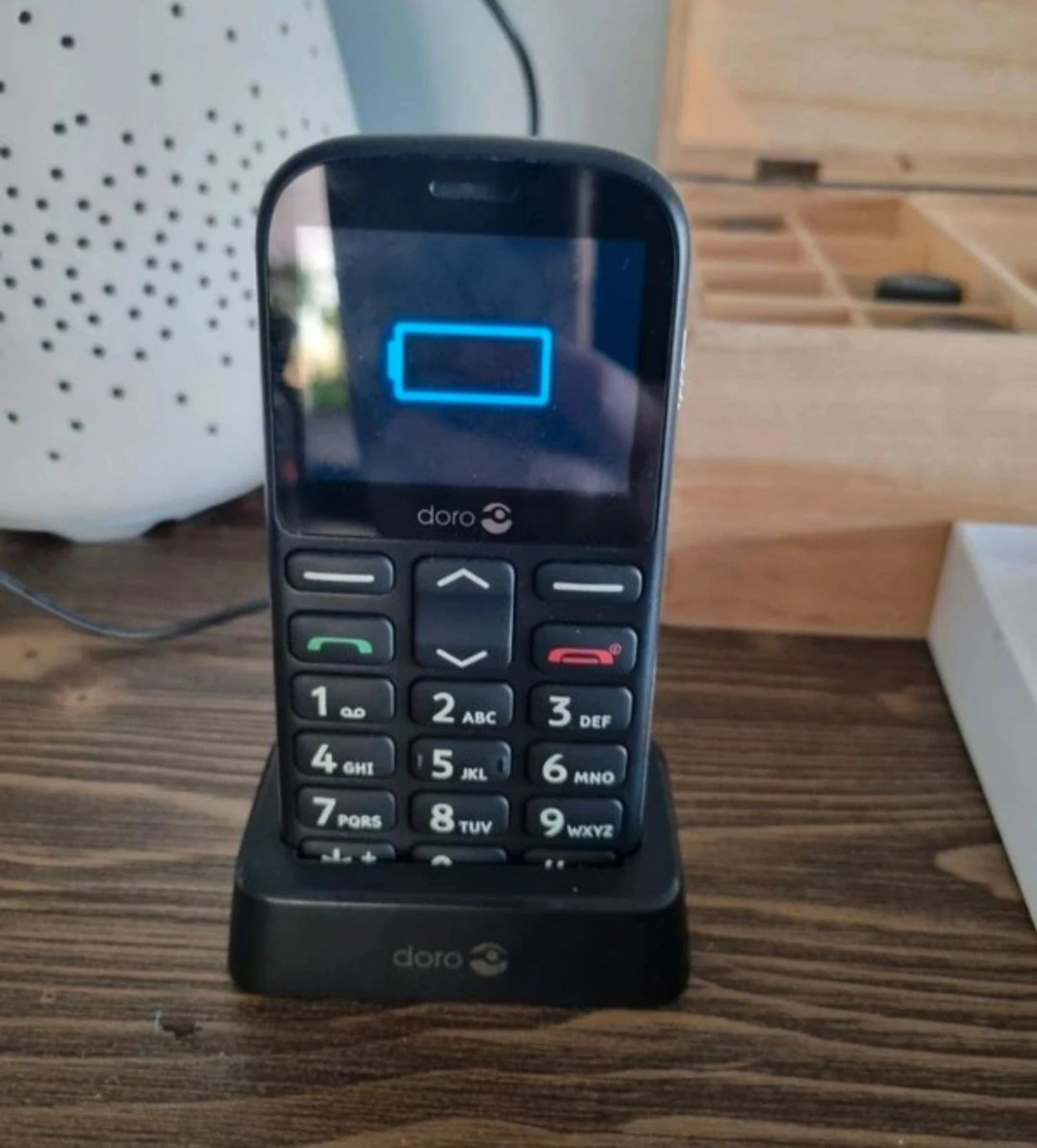 Doro 1360 senior mobile phone – Very good condition – With dock – photo 6